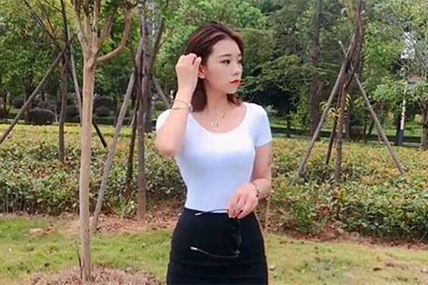 OL妹子欲火中烧